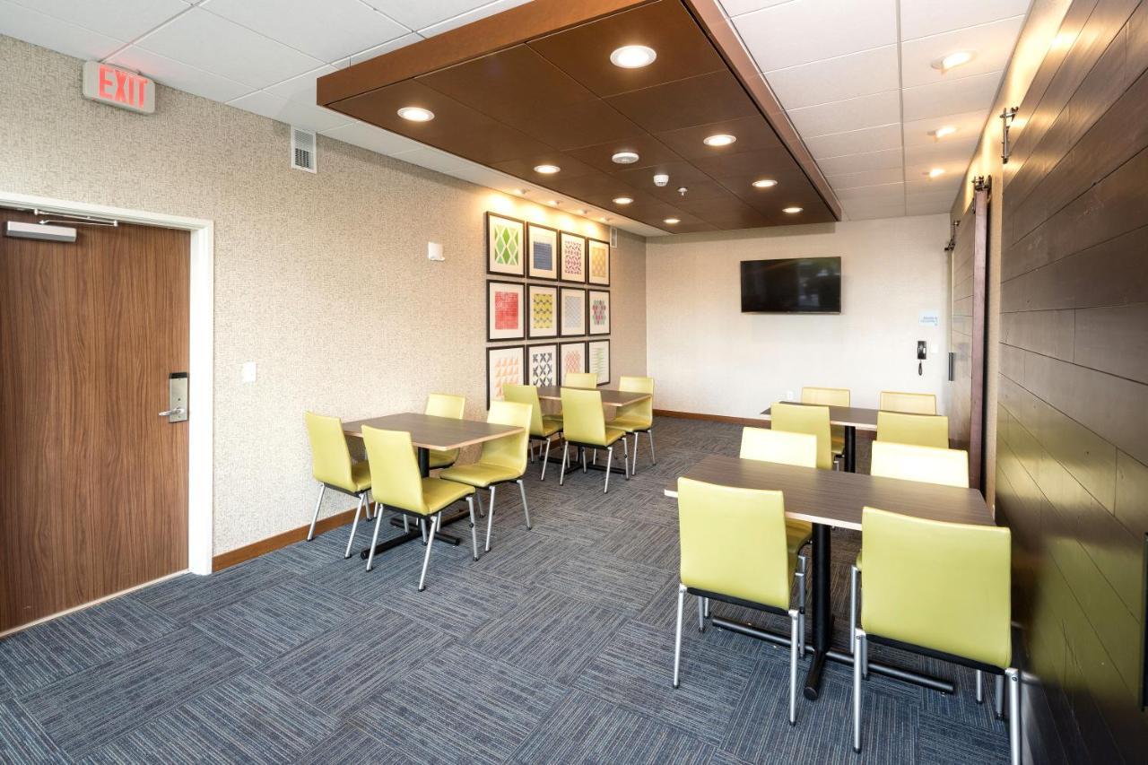 Holiday Inn Express & Suites - Kalamazoo West By Ihg Exterior photo